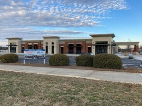 6044 W Highway 74, Indian Trail, NC à louer Photo de l’immeuble– Image 2 sur 5