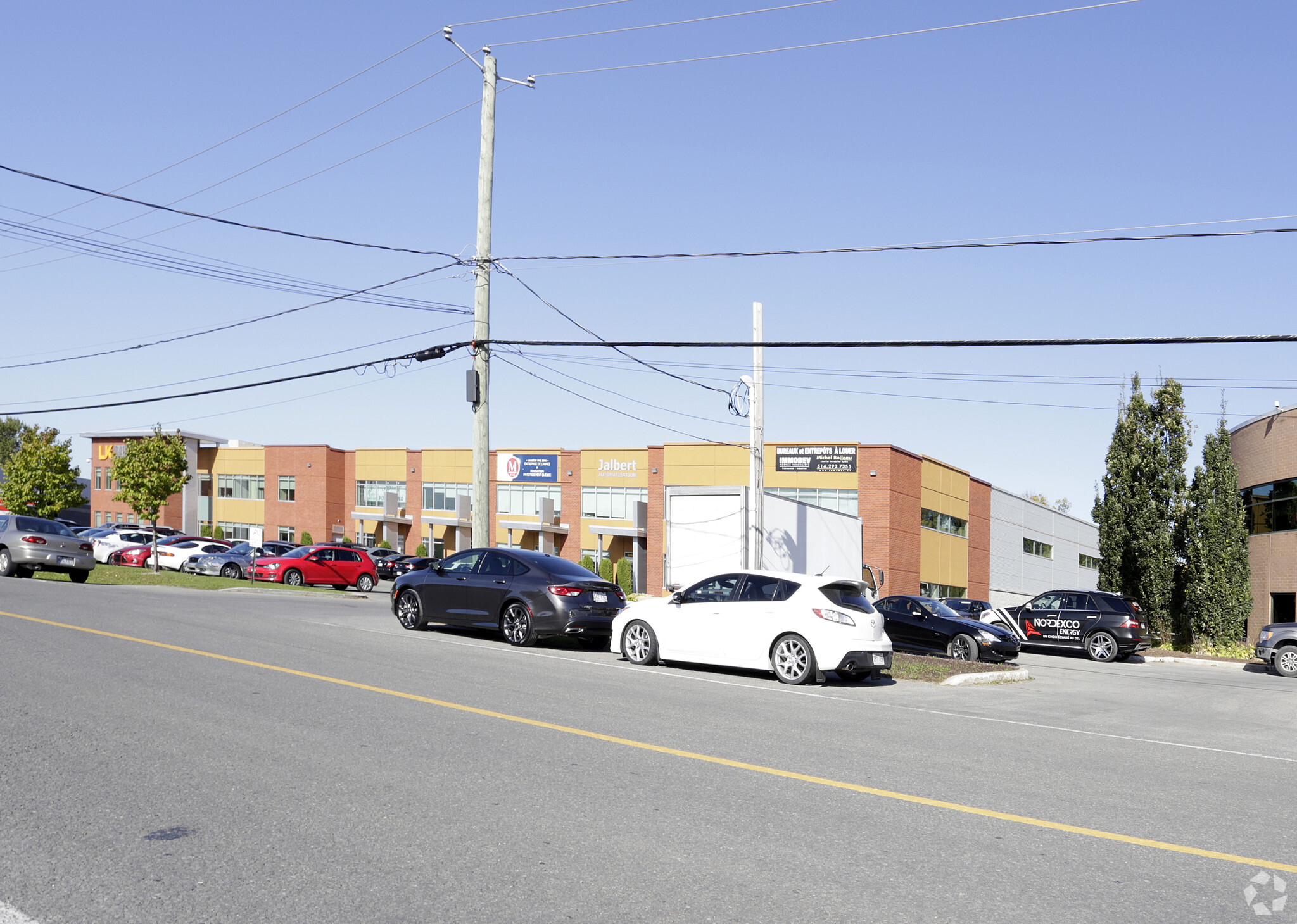 5060-5100 Rue Ambroise-Lafortune, Boisbriand, QC à louer Photo principale– Image 1 sur 3