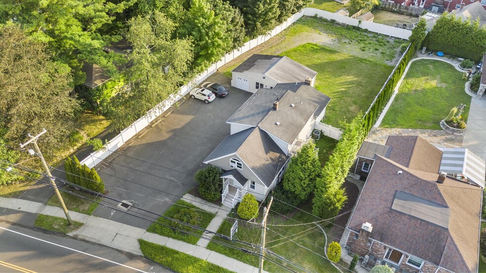 256 Seaside Ave, Milford, CT à louer - Photo de l’immeuble – Image 1 sur 18