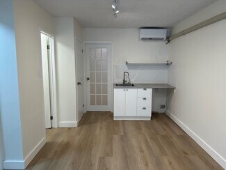 Plus de détails pour 729 Bloor St W, Toronto, ON - Local commercial à vendre