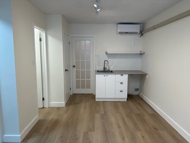 729 Bloor St W, Toronto, ON à vendre Photo de l’immeuble– Image 1 sur 6