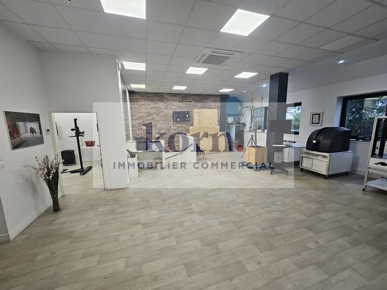 Bureau dans Levallois-Perret à louer - Photo de l’immeuble – Image 2 sur 10