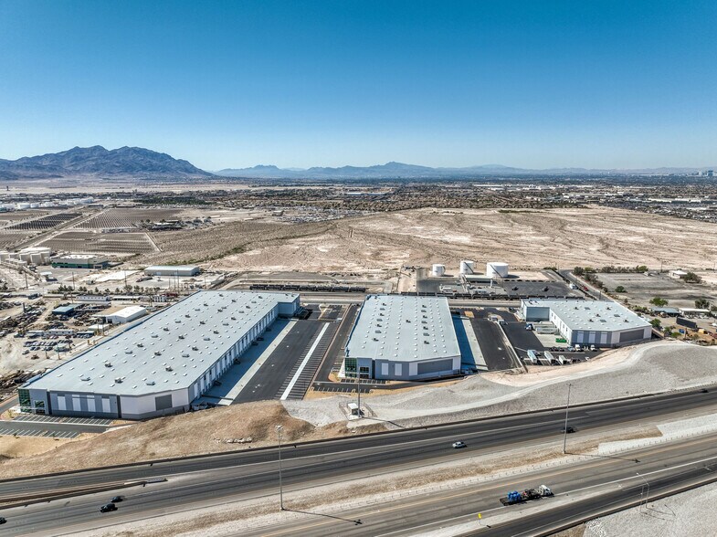 5070 E El Campo Grande Ave, Las Vegas, NV à louer - Photo de l’immeuble – Image 2 sur 7