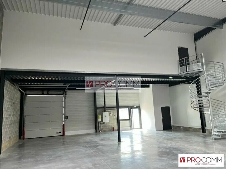 Local d’activités dans Chartres à louer - Photo de l’immeuble – Image 2 sur 6