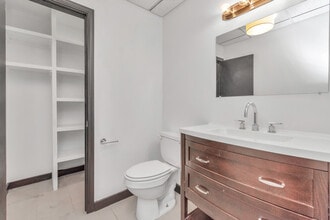 8703 Meadowcroft Dr, Houston, TX à vendre Photo intérieure– Image 2 sur 48