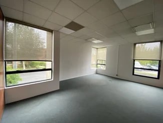 Plus de détails pour Local d'activités à louer