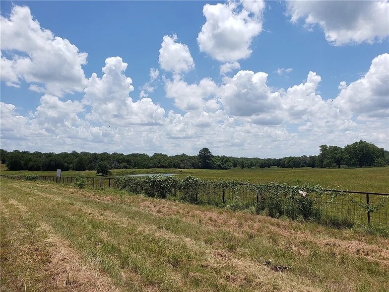 21741 E Interstate 10, Luling, TX à vendre - Photo de l’immeuble – Image 2 sur 11
