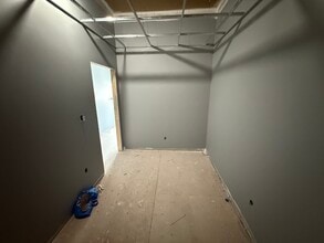 34-36 King St E, Omemee, ON à louer Photo intérieure– Image 2 sur 12