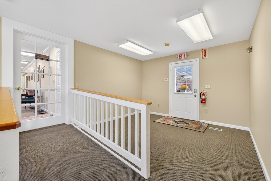239 E Main St, Clinton, CT à vendre - Photo de l’immeuble – Image 3 sur 13