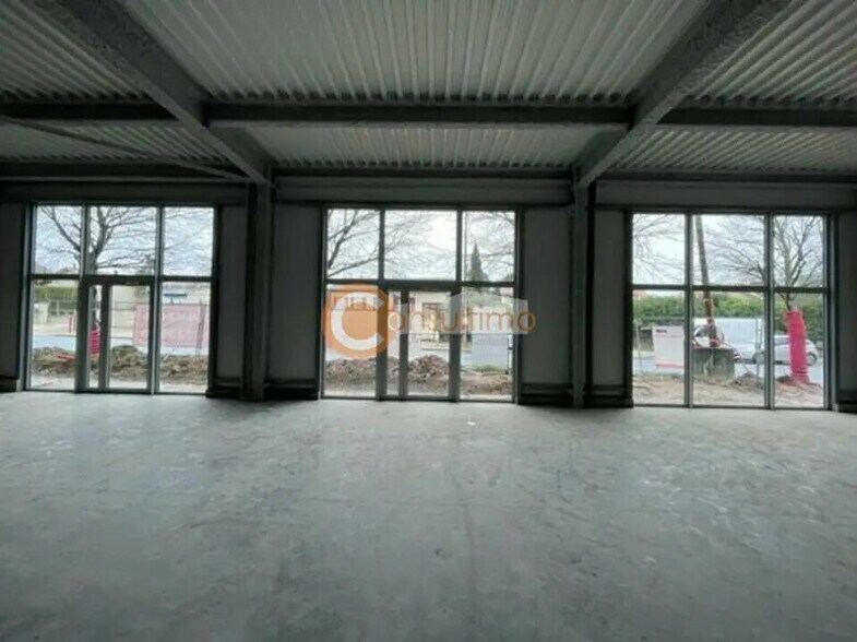 Local commercial dans Carbon-Blanc à louer - Photo intérieure – Image 3 sur 8