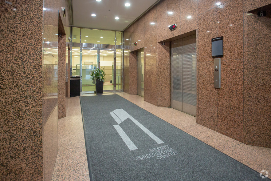 350 7th Ave SW, Calgary, AB à louer - Hall d’entrée – Image 3 sur 7