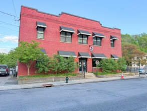 121 S Lewis St, Staunton, VA à louer Photo intérieure– Image 2 sur 41