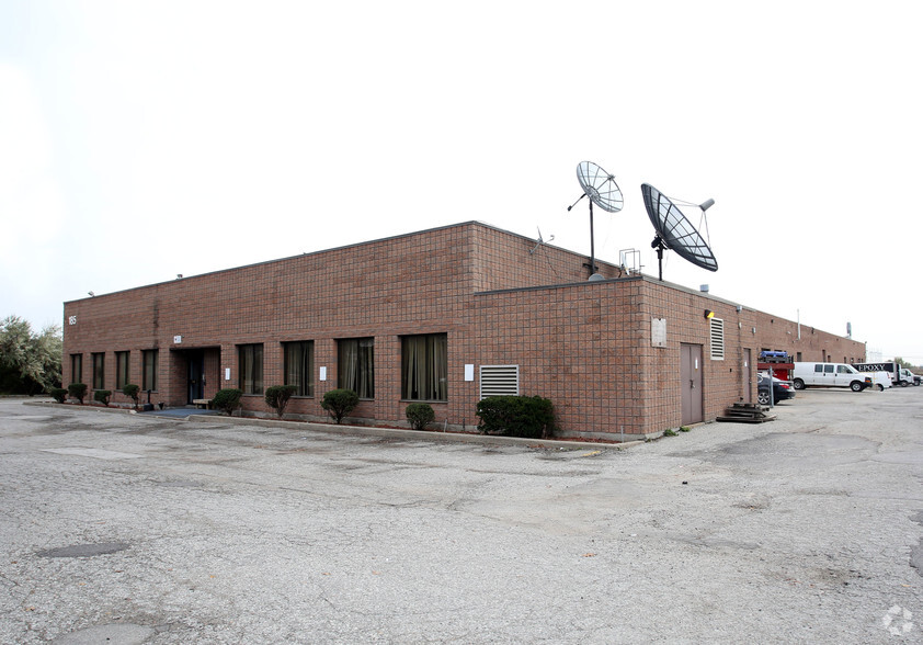 185 Advance Blvd, Brampton, ON à louer - Photo de l’immeuble – Image 2 sur 4