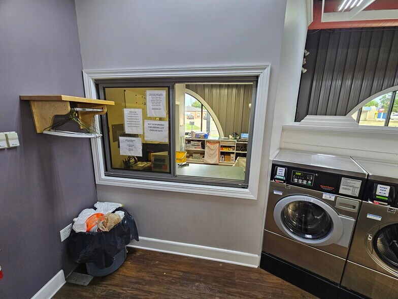 1120 Westport Dr, Manhattan, KS à vendre - Photo de l’immeuble – Image 3 sur 7