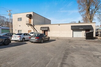 838 Dyer Ave, Cranston, RI à louer Photo de l’immeuble– Image 1 sur 55