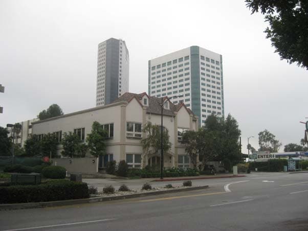 115 N Hollywood Way, Burbank, CA à louer Photo principale– Image 1 sur 41