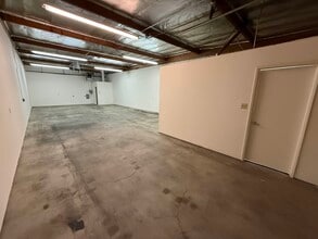 9530-9540 Owensmouth Ave, Chatsworth, CA à louer Photo intérieure– Image 2 sur 4