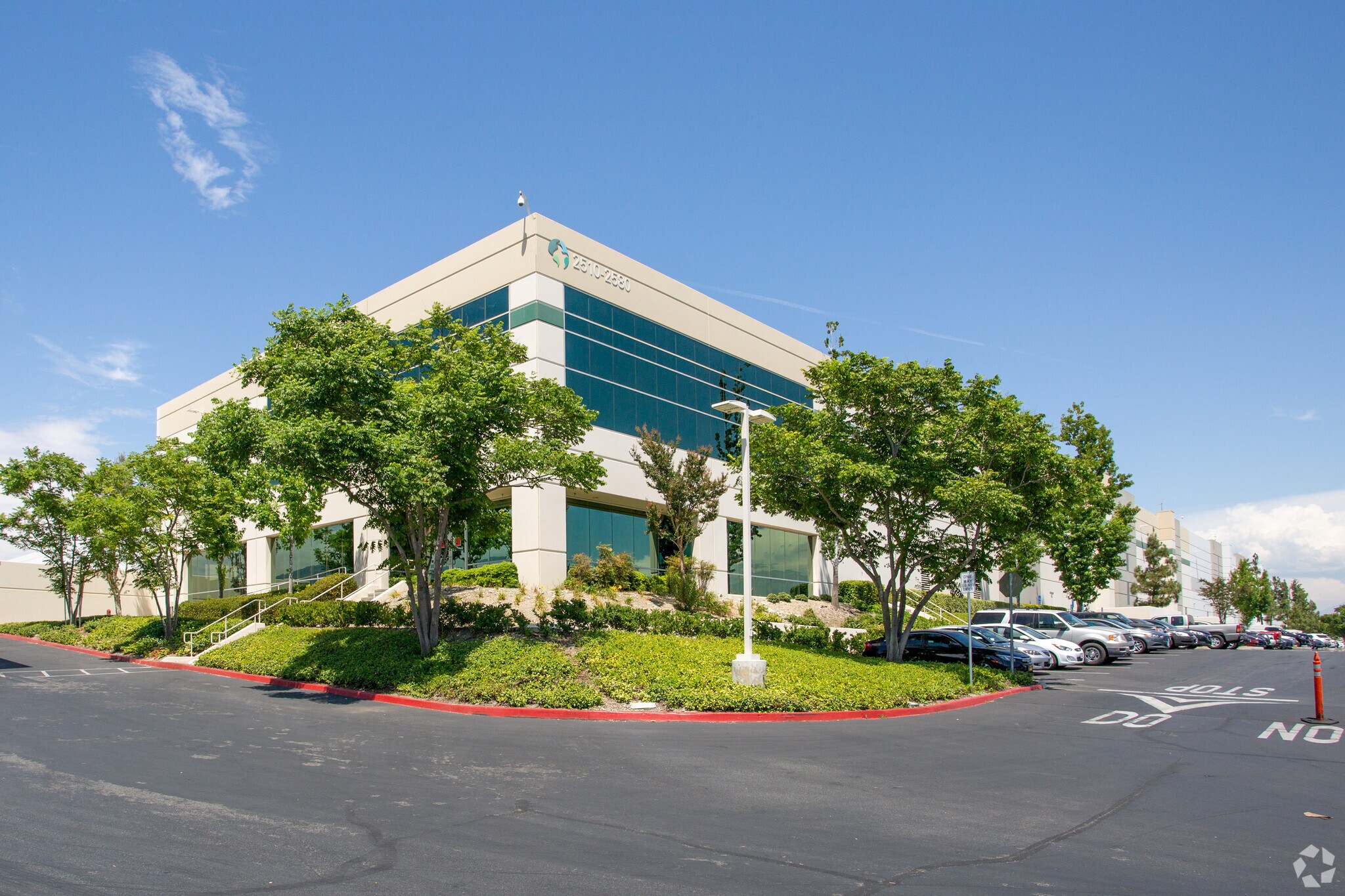 2510-2580 W Walnut Ave, Rialto, CA à louer Photo principale– Image 1 sur 7