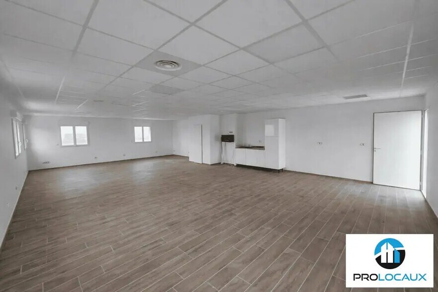 Bureau dans Villers-Bocage à louer - Photo intérieure – Image 3 sur 3