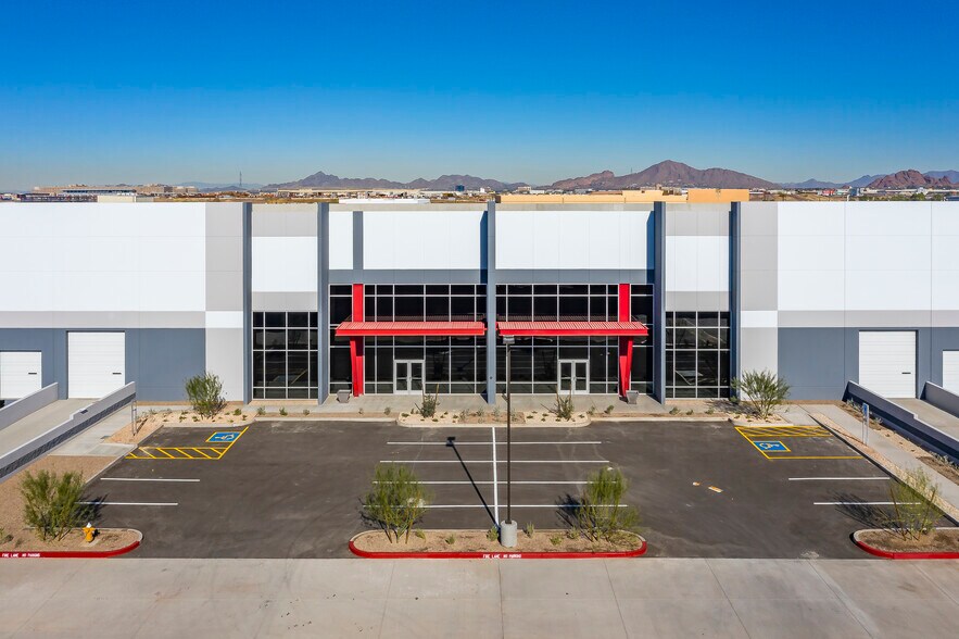 3050 S 44th St, Phoenix, AZ à louer - Photo de l’immeuble – Image 2 sur 18