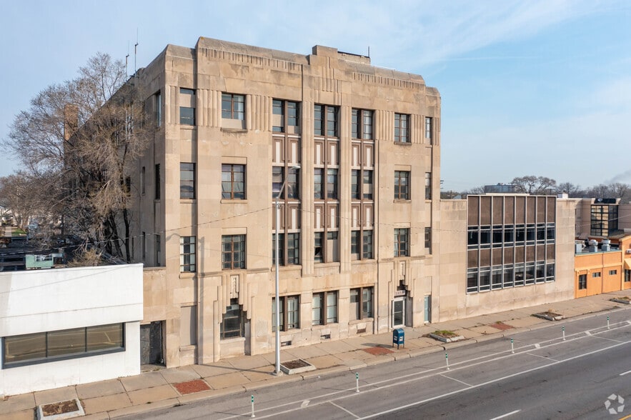 1959 E Jefferson Ave, Detroit, MI à vendre - Photo de l’immeuble – Image 1 sur 11