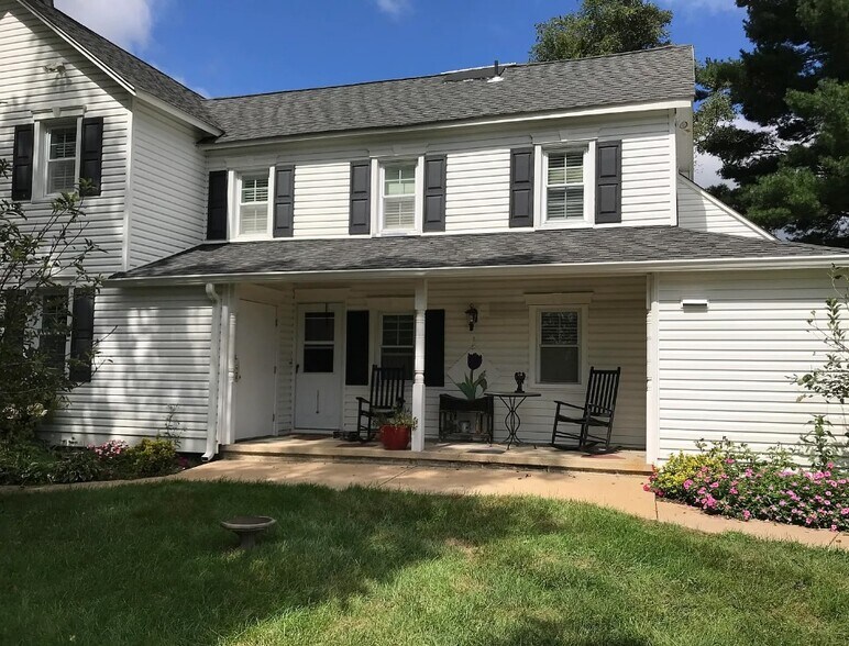 353 Fairfield Rd, Freehold, NJ à vendre - Photo de l’immeuble – Image 2 sur 5