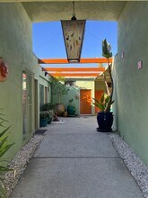 10700 Burbank Blvd, North Hollywood, CA à louer Photo intérieure– Image 2 sur 9