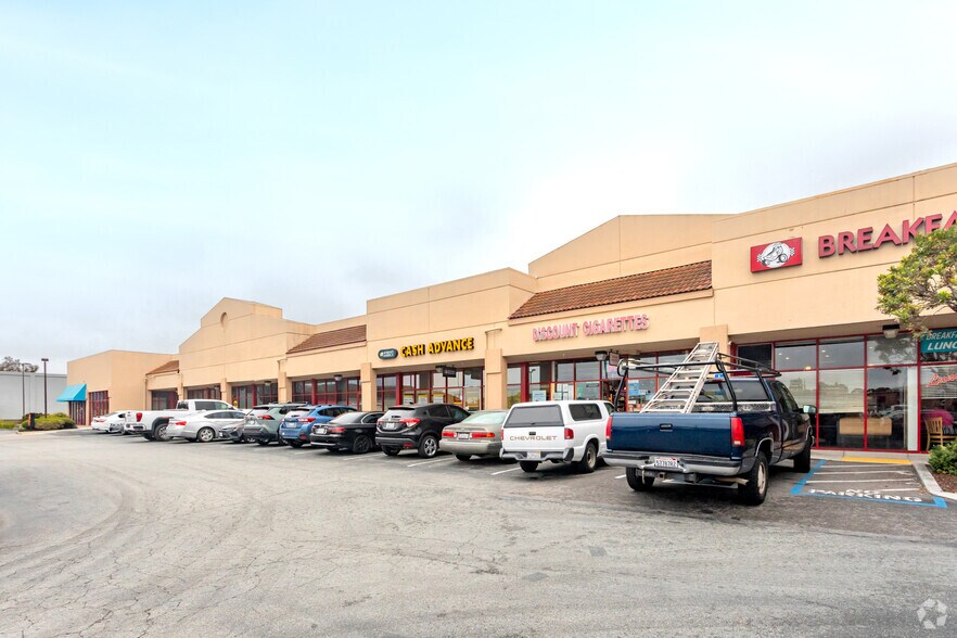 1130 Fremont Blvd, Seaside, CA à louer - Photo de l’immeuble – Image 2 sur 6