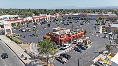 3160-3296 N Garey Ave, Pomona, CA à louer Photo intérieure– Image 1 sur 2