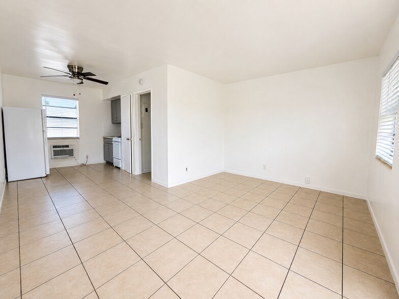 1730-1734 Fletcher St, Hollywood, FL à vendre - Photo de l’immeuble – Image 2 sur 7