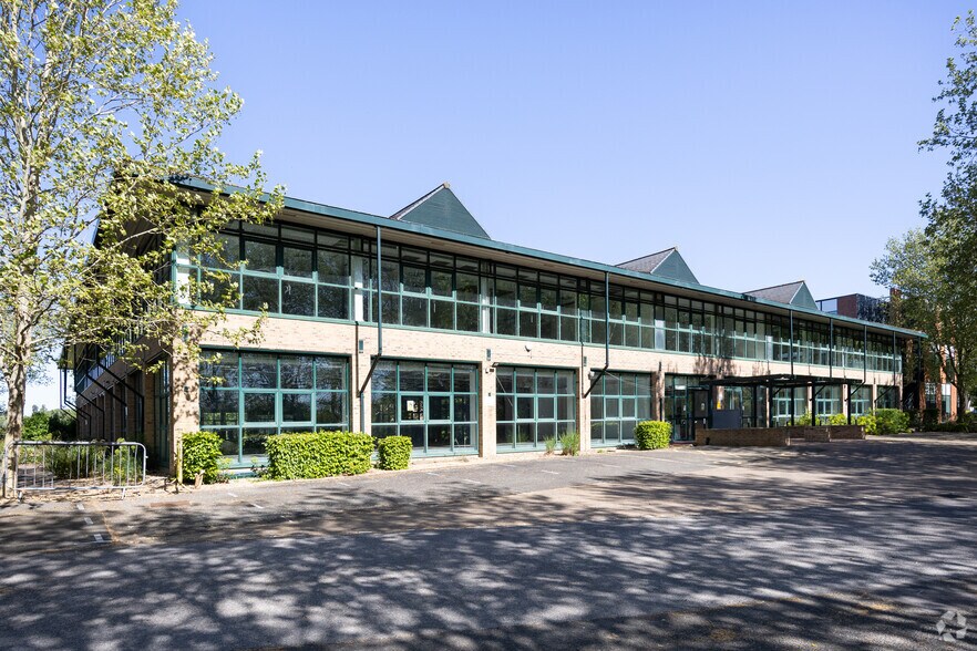 3 Roxborough Way, Maidenhead à louer - Photo de l’immeuble – Image 3 sur 3