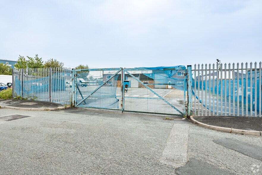 Manor Ln, Deeside à louer - Photo de l’immeuble – Image 2 sur 2