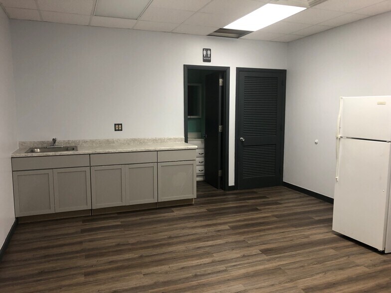 710 S Morton Ave, Aurora, IL à louer - Photo de l’immeuble – Image 3 sur 5