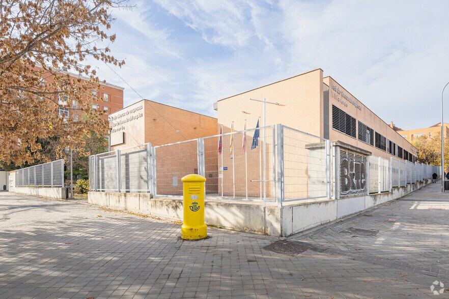 Avenida Orovilla, 54, Madrid, Madrid à louer - Photo de l’immeuble – Image 1 sur 3