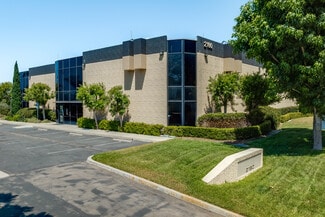 Plus de détails pour 2160 Las Palmas Dr, Carlsbad, CA - Local d'activités à louer