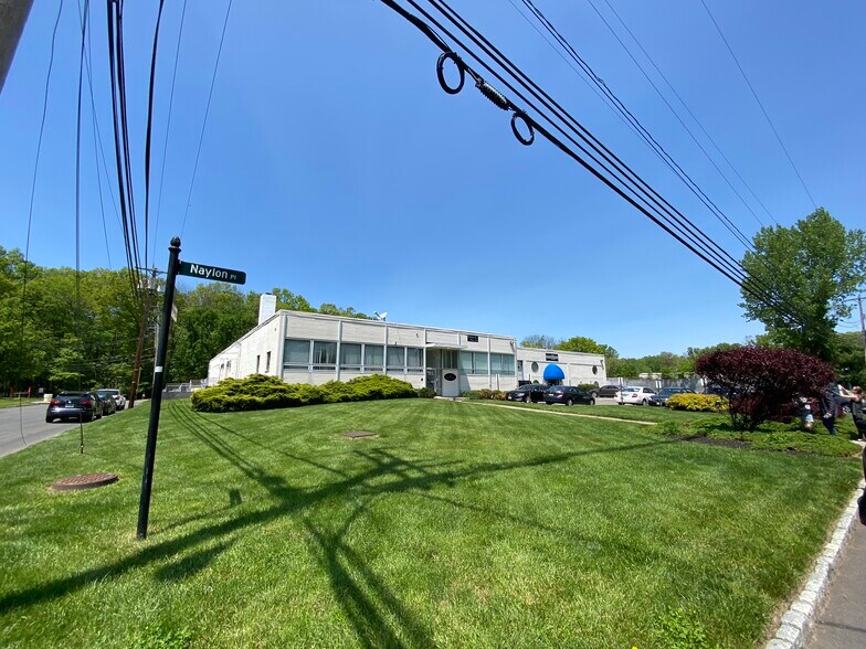 1 Naylon Pl, Livingston, NJ à louer - Photo de l’immeuble – Image 1 sur 5