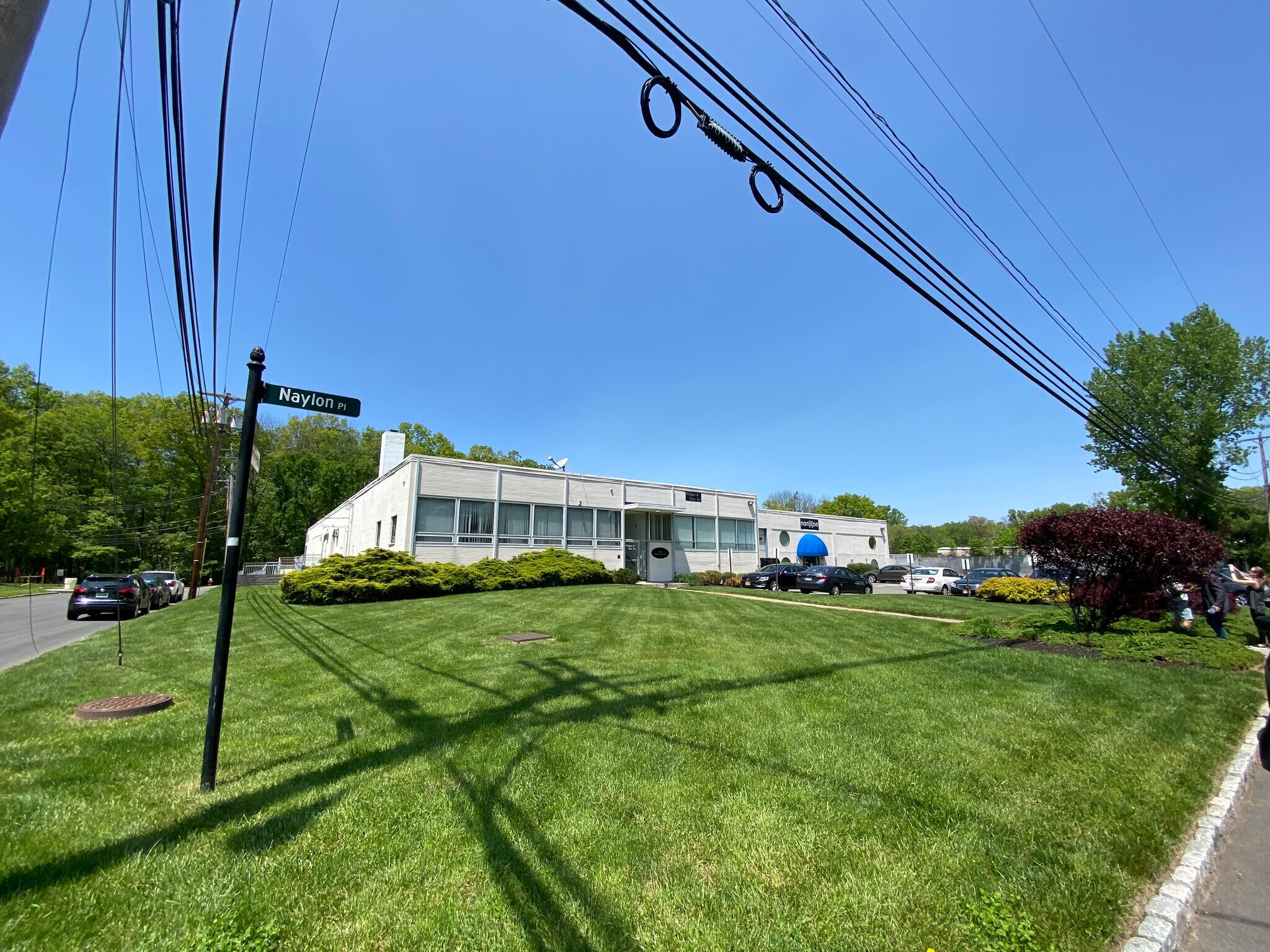 1 Naylon Pl, Livingston, NJ à louer Photo de l’immeuble– Image 1 sur 6