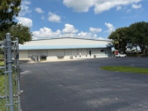 3520 Old Metro Pky, Fort Myers, FL à louer Photo de l’immeuble– Image 1 sur 8