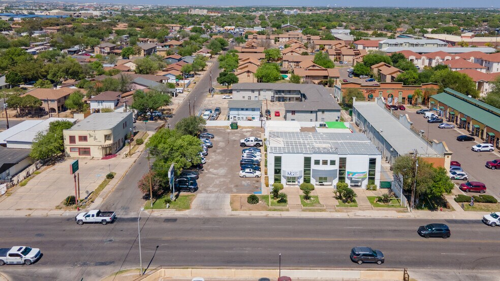 102 E Calton Rd, Laredo, TX à vendre - Photo de l’immeuble – Image 3 sur 4