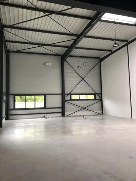 Local d’activités dans Bussy-Saint-Georges à louer - Photo intérieure – Image 1 sur 3