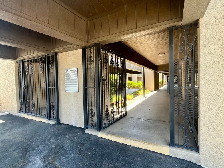 10221 N 32nd St, Phoenix, AZ à louer - Photo de l’immeuble – Image 2 sur 5