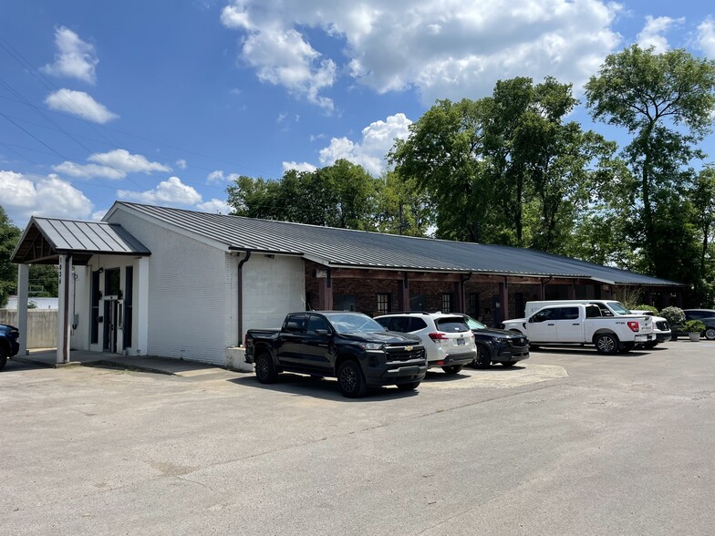 1036 W Kirkland Ave, Nashville, TN à louer - Photo de l’immeuble – Image 3 sur 4