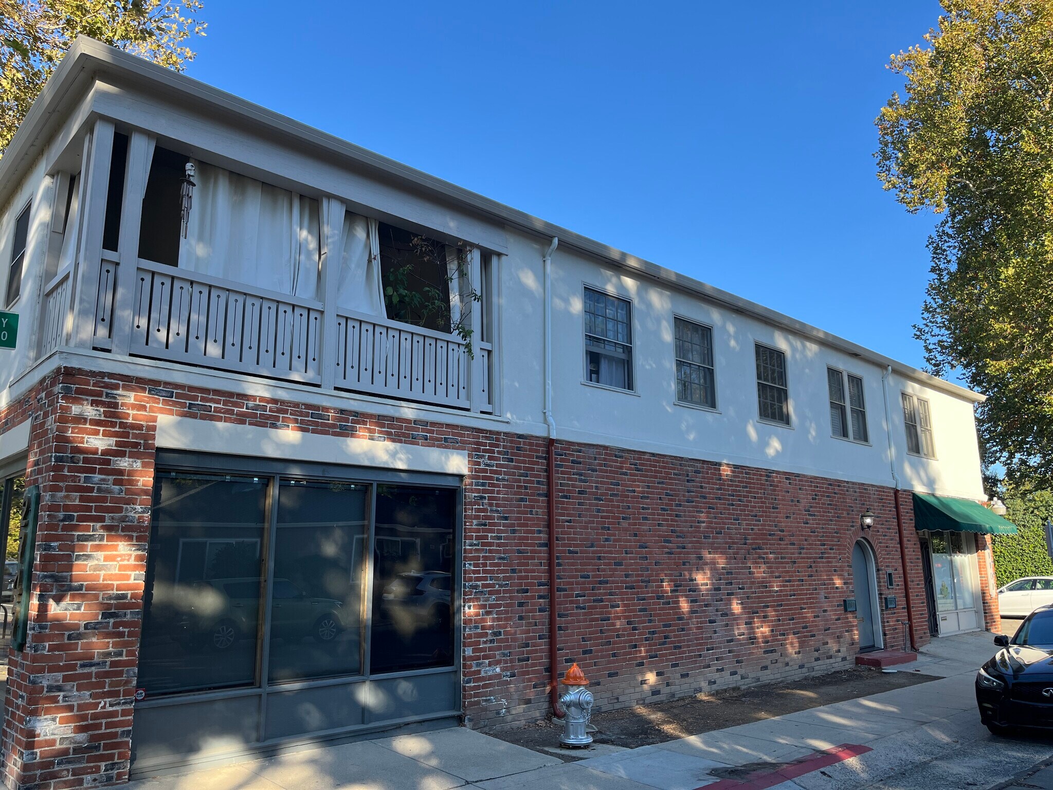 2747 Riverside Blvd, Sacramento, CA à louer Photo principale– Image 1 sur 18