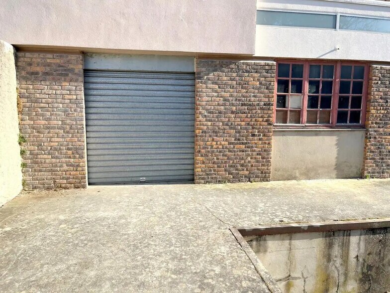 Local d’activités dans Andrésy à louer - Photo de l’immeuble – Image 1 sur 9