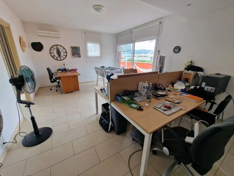 Bureau dans Saint-Laurent-du-Var à louer Photo de l’immeuble– Image 1 sur 5