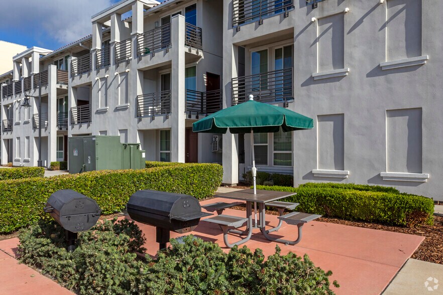 1560 Fulton St, Fresno, CA à vendre - Photo de l’immeuble – Image 3 sur 7
