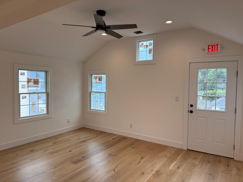 775 River Rd, Fair Haven, NJ à louer - Photo intérieure – Image 3 sur 10