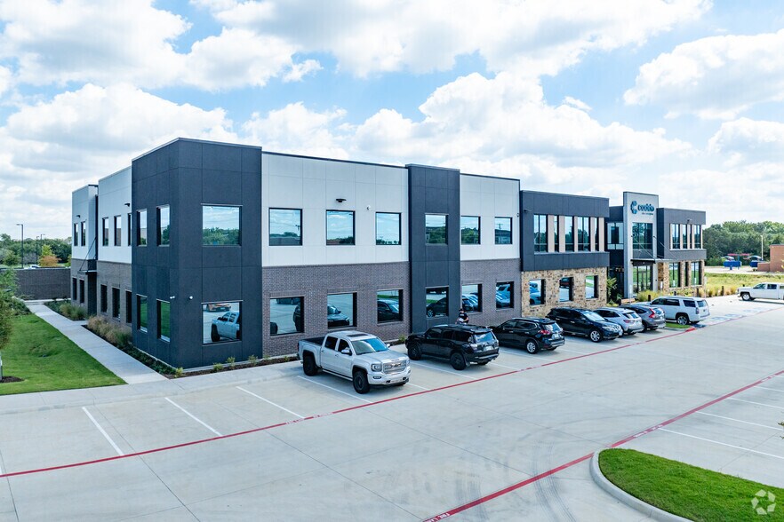 8376 Davis Blvd, North Richland Hills, TX à louer - Photo de l’immeuble – Image 3 sur 22