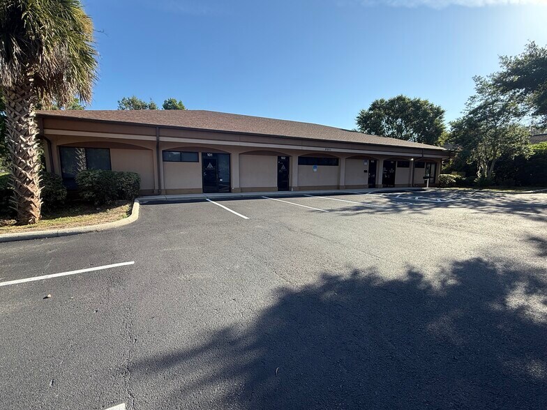 2011 SW 20th Pl, Ocala, FL à louer - Photo de l’immeuble – Image 1 sur 3