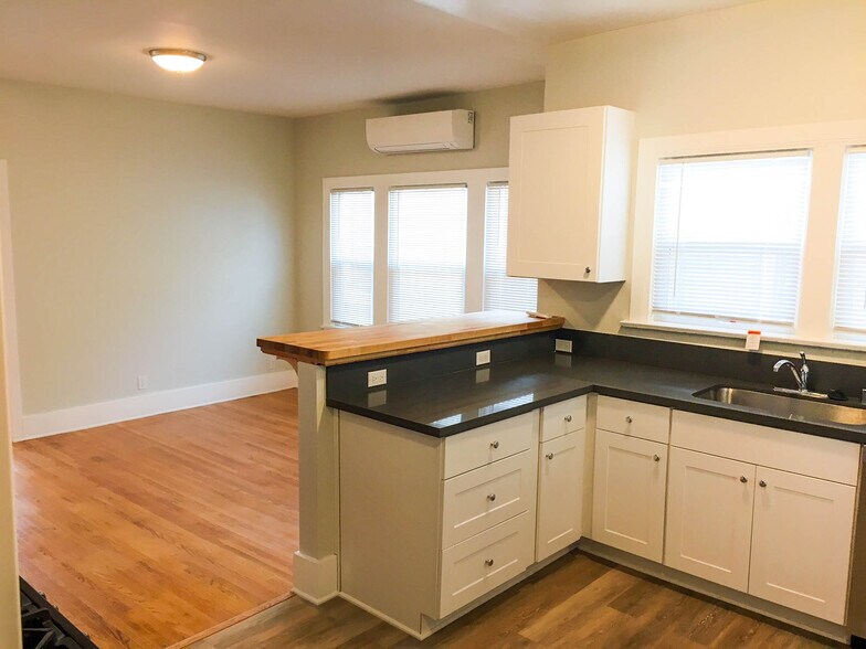 1504 S Bronson Ave, Los Angeles, CA à vendre - Photo de l’immeuble – Image 2 sur 7